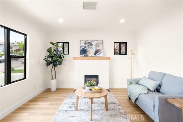 Detail Gallery Image 6 of 33 For 4573 Zane St, Los Angeles,  CA 90032 - 2 Beds | 2 Baths