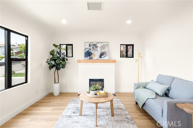 Detail Gallery Image 6 of 33 For 4573 Zane St, Los Angeles,  CA 90032 - 2 Beds | 2 Baths