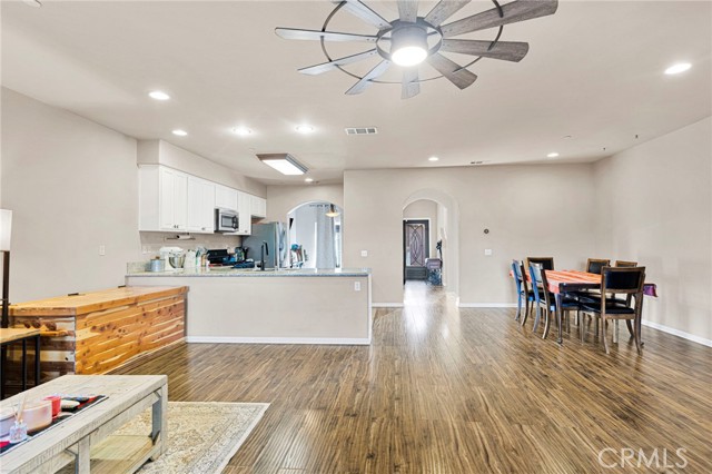 Detail Gallery Image 14 of 45 For 14193 Jicarilla Rd #302,  Apple Valley,  CA 92307 - 3 Beds | 3 Baths