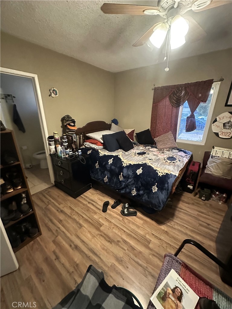 https://media.crmls.org/medias/b8f71a5f-4d72-419b-ade4-128570c234bb.jpg?preset=X-Large