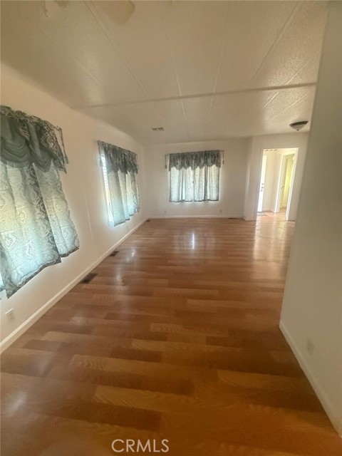 33013 Arbolado Lane, Lake Elsinore CA: https://media.crmls.org/medias/b8f71c63-eba5-4a4a-8db3-8aaf529c6c32.jpg