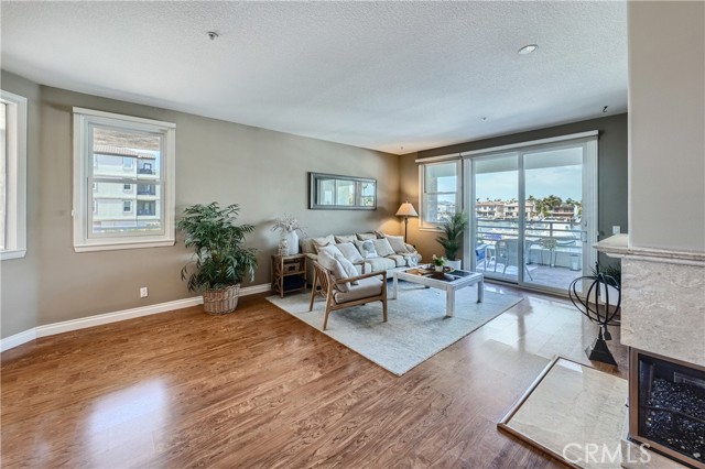 Detail Gallery Image 10 of 39 For 4167 Warner Ave #101,  Huntington Beach,  CA 92649 - 2 Beds | 2 Baths