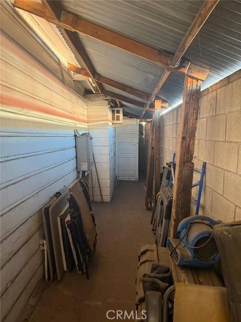 9312 Garden View Avenue, South Gate CA: https://media.crmls.org/medias/b8f83e30-e8d2-44a8-837c-2a38e7bd4955.jpg