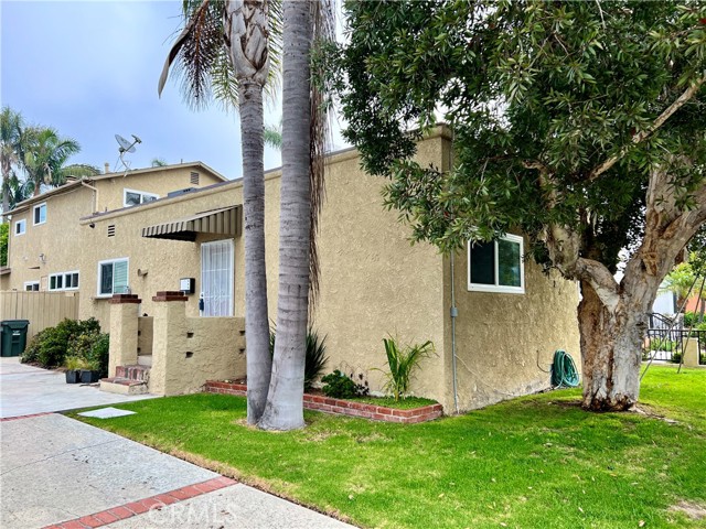 Detail Gallery Image 3 of 33 For 2121 Curtis Ave, Redondo Beach,  CA 90278 - 4 Beds | 2/1 Baths