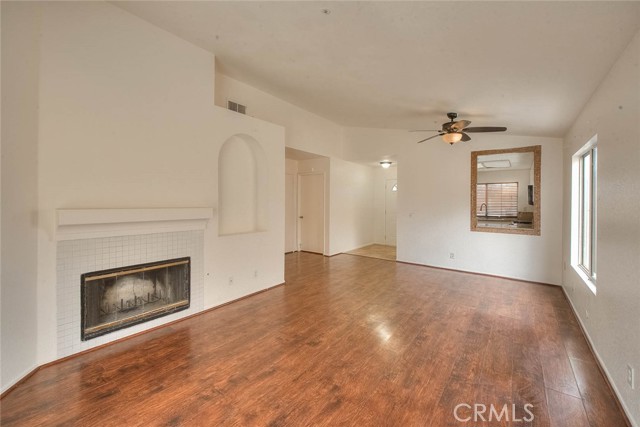 14319 Weeping Willow Lane, Fontana CA: https://media.crmls.org/medias/b8f90877-0fdf-4512-acab-283a8ca8ad3e.jpg