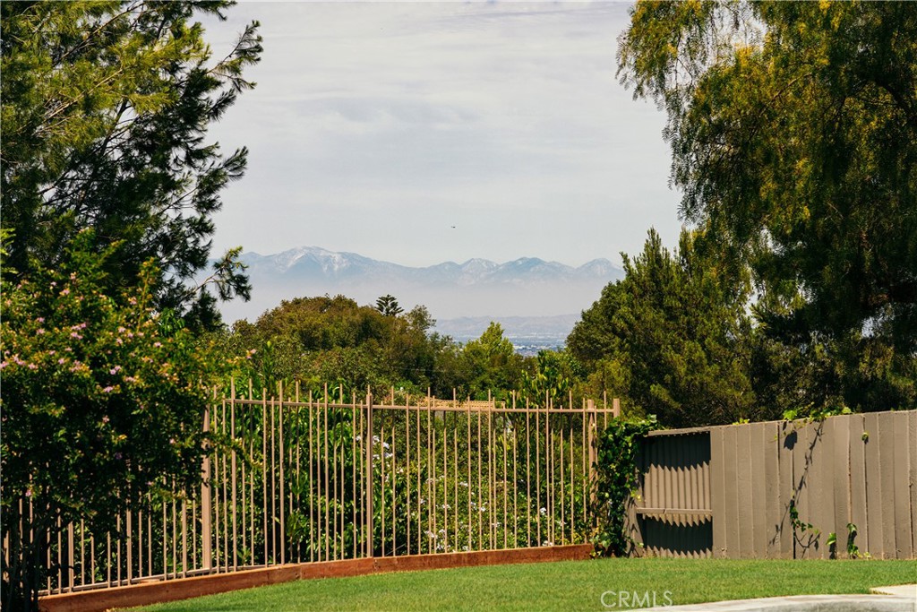 https://media.crmls.org/medias/b8f98345-e533-478b-8987-b2eeb5671d4a.jpg?preset=X-Large