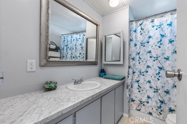 Detail Gallery Image 6 of 12 For 216 Vivian Ln, Bakersfield,  CA 93308 - 3 Beds | 2 Baths