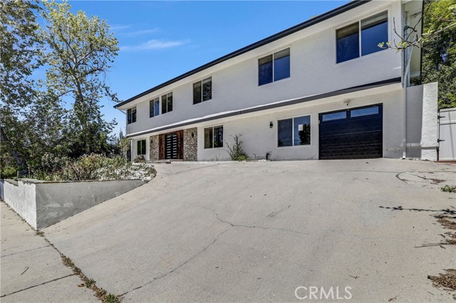 Detail Gallery Image 2 of 31 For 24045 Philiprimm St, Woodland Hills,  CA 91367 - 8 Beds | 5 Baths