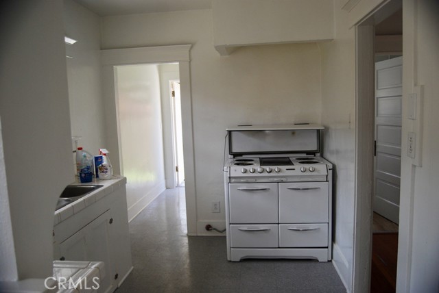 1734 E Florida Street, Long Beach CA: https://media.crmls.org/medias/b8fa7919-e380-40c7-8b0b-c75f91ecea3c.jpg