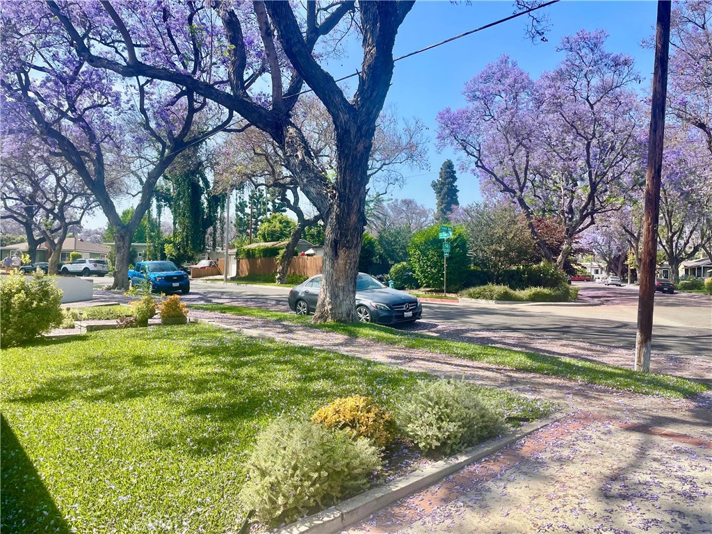 https://media.crmls.org/medias/b8fb62a1-1b09-4ebd-8871-a12a13b69679.jpg?preset=X-Large