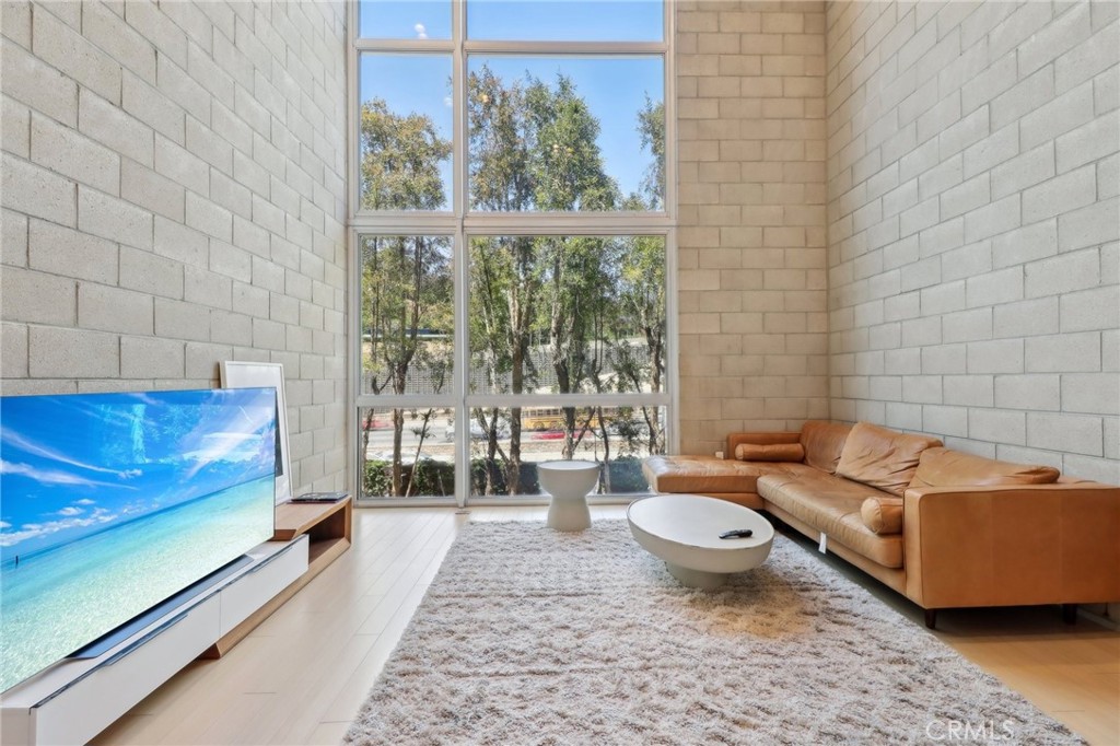 3450 Cahuenga Boulevard W #905