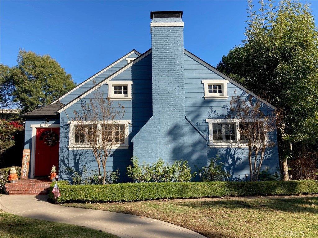 2329 N Riverside Drive