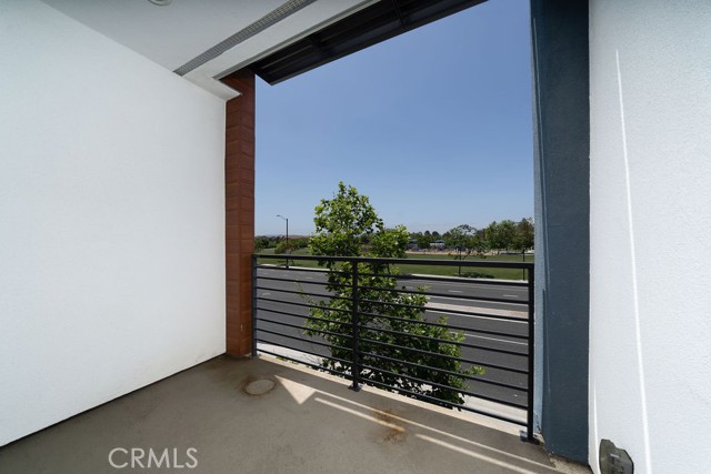 Detail Gallery Image 16 of 37 For 430 Transport, Tustin,  CA 92782 - 4 Beds | 3/1 Baths