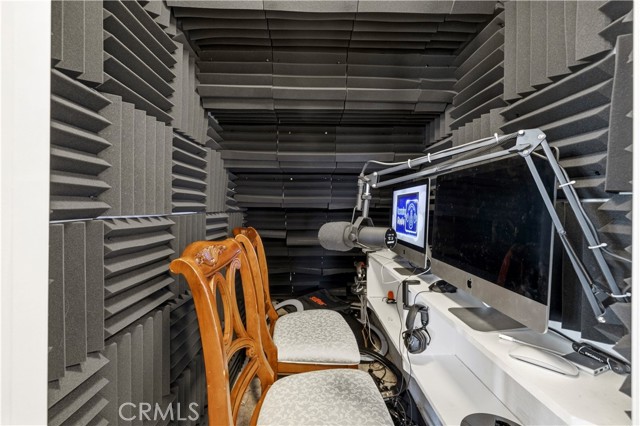 Image 25 of 75 For 74565 22nd Avenue