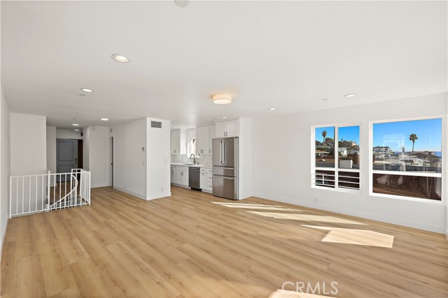 Detail Gallery Image 12 of 33 For 1045 Gaviota Dr #B,  Laguna Beach,  CA 92651 - 3 Beds | 3 Baths