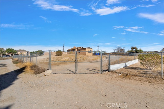 Detail Gallery Image 2 of 20 For 16748 Sunset Dr, Victorville,  CA 92395 - 2 Beds | 1 Baths