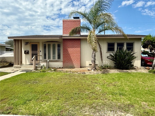 Detail Gallery Image 2 of 9 For 2381 N Bellflower Bld, Long Beach,  CA 90815 - 2 Beds | 1 Baths