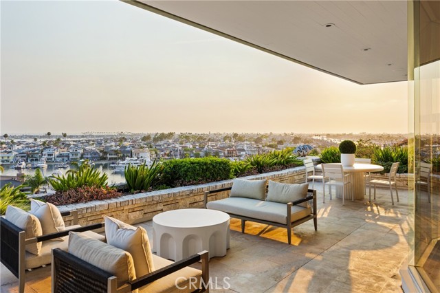 1535 Dolphin Terrace, Corona del Mar CA: https://media.crmls.org/medias/b8fc6b73-6c88-45ec-8290-1f024d360440.jpg