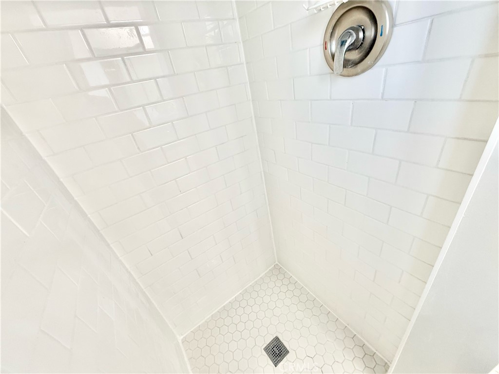 https://media.crmls.org/medias/b8fd8119-1a88-4f34-9ca3-d507d0b24156.jpg?preset=X-Large