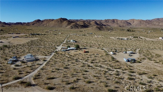702 Bell Road, Landers CA: https://media.crmls.org/medias/b8fdbeca-d8fa-4ff6-bfb8-02a06cc2c61d.jpg