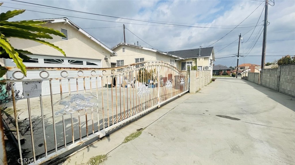 https://media.crmls.org/medias/b8ffbe26-e5b2-4212-9380-13f4e69a6d41.jpg?preset=X-Large