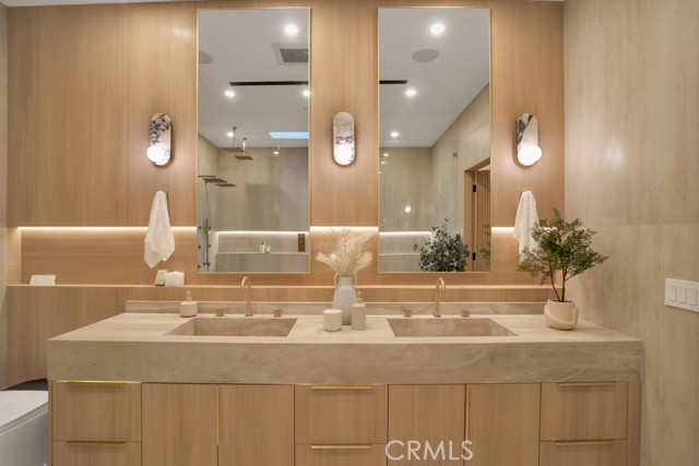 Detail Gallery Image 21 of 63 For 11107 Kling St, North Hollywood,  CA 91602 - 4 Beds | 4 Baths