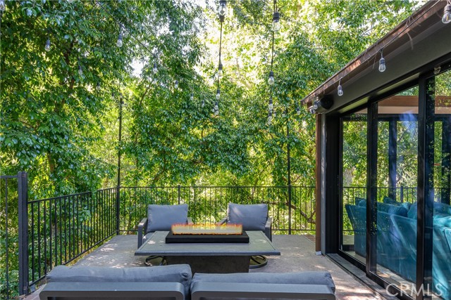 4851 Corbin Avenue, Tarzana CA: https://media.crmls.org/medias/b90137f5-298d-4ae6-addf-a71d791f9c34.jpg
