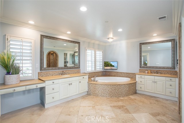 2600 Canto Rompeolas, San Clemente CA: https://media.crmls.org/medias/b9016fb9-d4ac-4a2f-95b5-6e2137d297ce.jpg