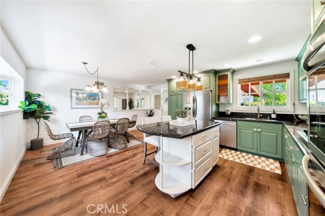 15372 Shasta Lane, Huntington Beach CA: https://media.crmls.org/medias/b901fbc6-a40b-4a6b-bfa2-70434a6ac0d1.jpg