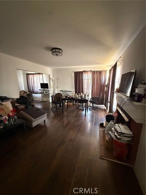 904 W E Street, Ontario CA: https://media.crmls.org/medias/b9027be7-9a15-4d20-abc0-cd5e816e2877.jpg