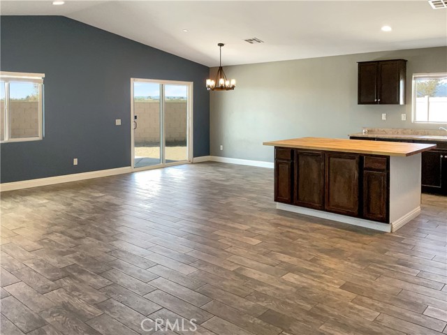 Detail Gallery Image 12 of 22 For 11575 Crest Dr, Adelanto,  CA 92301 - 3 Beds | 2 Baths