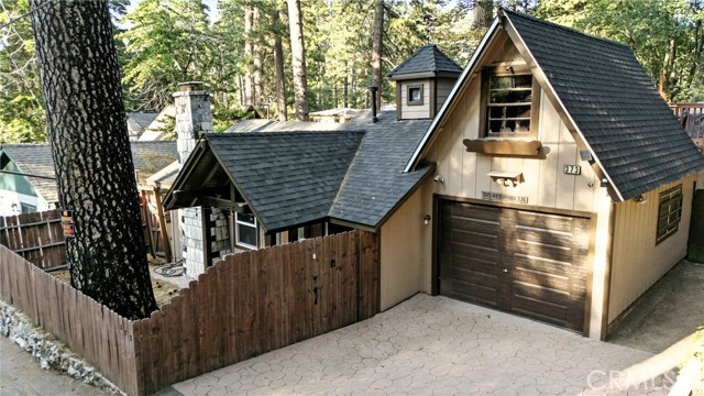 373 Redwood Lane, Crestline CA: https://media.crmls.org/medias/b9033fb4-daac-42fb-98fc-5a403dc58465.jpg