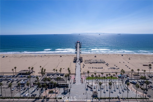 308 5th Street, Huntington Beach CA: https://media.crmls.org/medias/b903e9b4-8c84-4c6f-85ab-5a9271cb1cbd.jpg