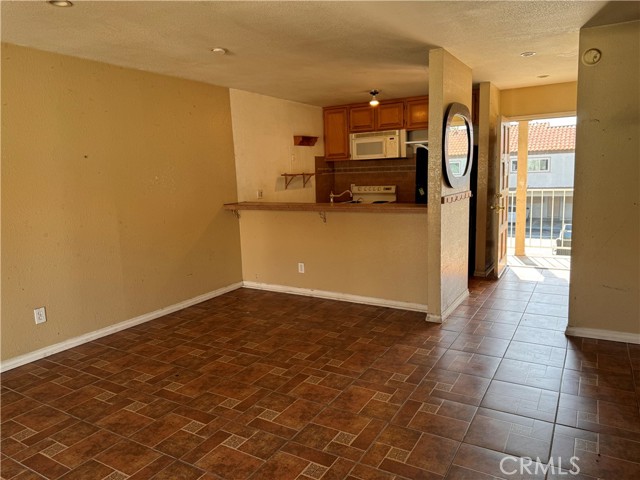 Detail Gallery Image 5 of 14 For 2521 W Sunflower Ave #D4,  Santa Ana,  CA 92704 - 2 Beds | 1 Baths