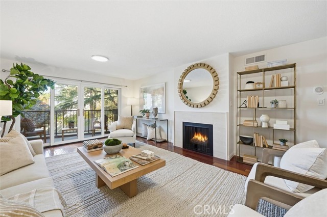 Detail Gallery Image 5 of 41 For 222 7th, Santa Monica,  CA 90402 - 2 Beds | 2 Baths