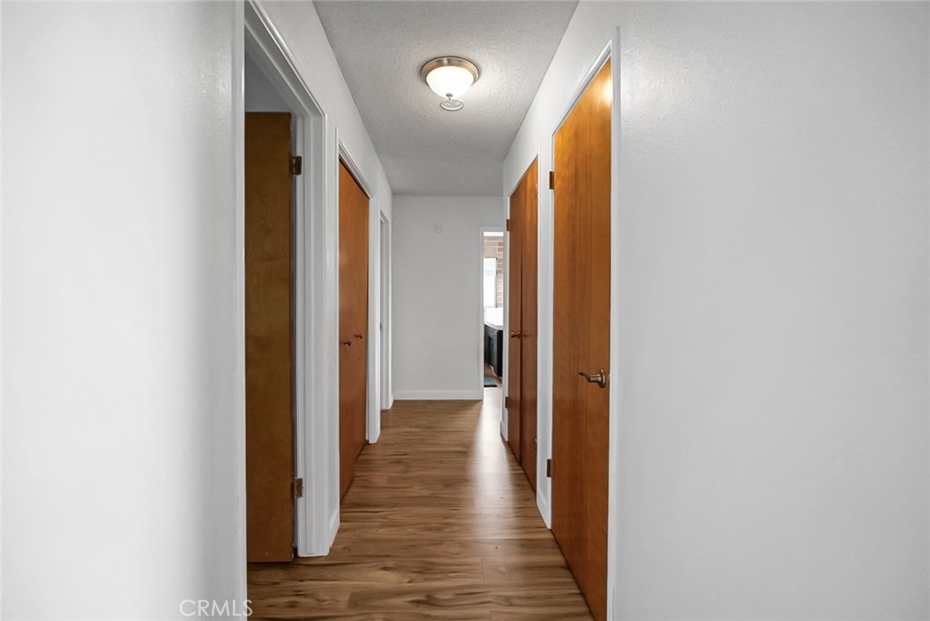 https://media.crmls.org/medias/b905168e-4009-40c7-b743-ccc9d2ad8e5b.jpg?preset=X-Large