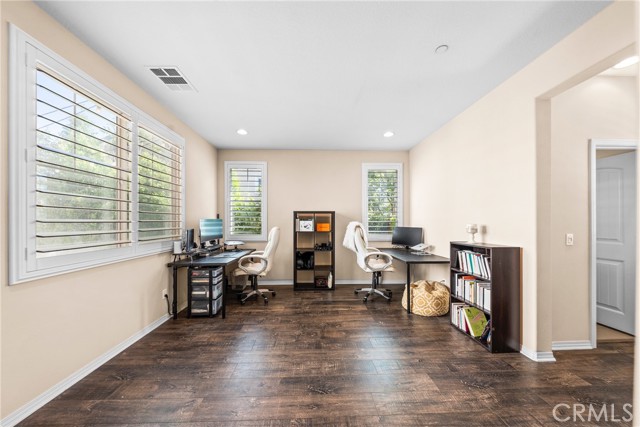 7462 Silver Saddle Court, Eastvale CA: https://media.crmls.org/medias/b90629f7-2271-4971-b55e-971ac5ec9a89.jpg