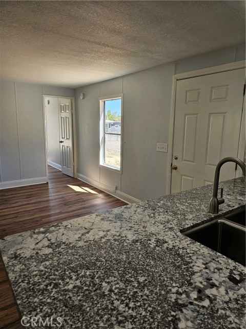 Detail Gallery Image 6 of 16 For 19247 Hinton St, Hesperia,  CA 92345 - 3 Beds | 2 Baths