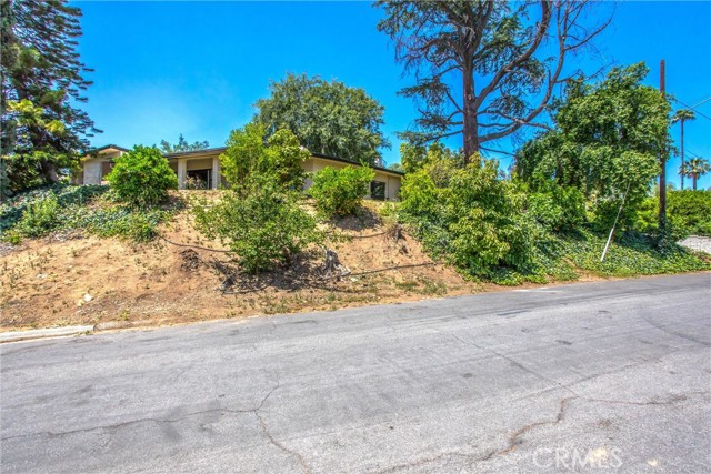 1872 Arroyo Drive, Riverside CA: https://media.crmls.org/medias/b906770f-6cfc-4c7c-8b33-b66853d0db80.jpg