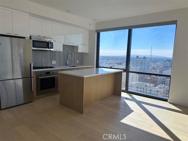 Detail Gallery Image 3 of 20 For 400 S Broadway #2710,  Los Angeles,  CA 90013 - 2 Beds | 2 Baths