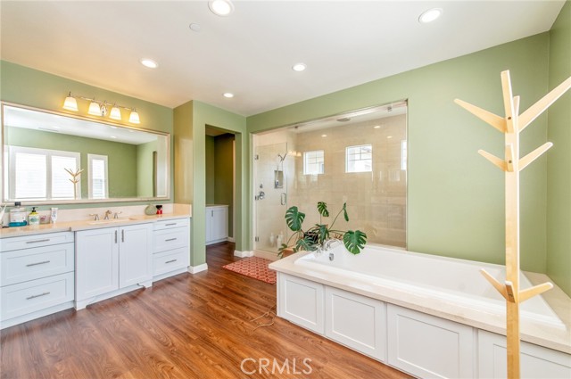 Image 35 of 66 For 220 Barnes  