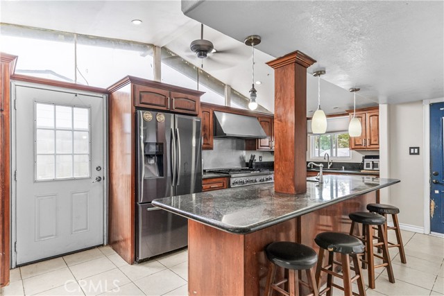 Detail Gallery Image 5 of 44 For 10930 Groveland Ave, Whittier,  CA 90603 - 5 Beds | 2 Baths