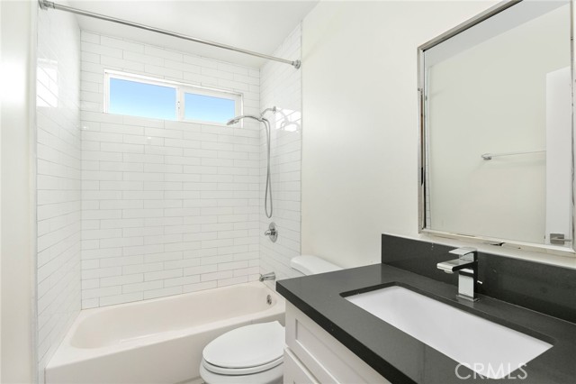 Detail Gallery Image 7 of 11 For 1345 Manhattan Beach Bld #2,  Manhattan Beach,  CA 90266 - 2 Beds | 1 Baths