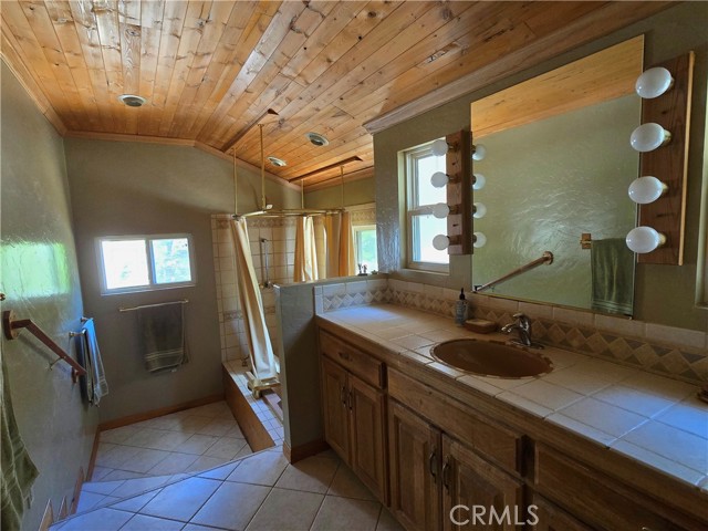 943 Grass Valley Road, Lake Arrowhead CA: https://media.crmls.org/medias/b9091624-81b4-4db8-843c-86b55b555ab3.jpg