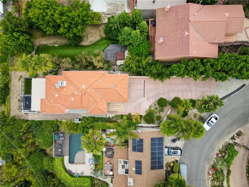 https://media.crmls.org/medias/b909747d-bb3c-4fd3-886e-cd29ee4d2fb8.jpg?preset=X-Large