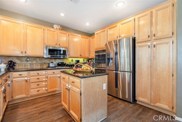 28741 Park Woodland Place, Saugus CA: https://media.crmls.org/medias/b909c9c4-b060-4190-aae0-b3197ee14126.jpg