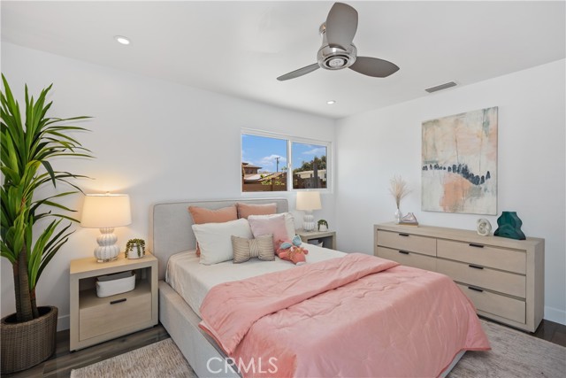 496 E 16th, Costa Mesa CA: https://media.crmls.org/medias/b90cc6be-67c8-4879-b3d6-a6c13a5bb0aa.jpg