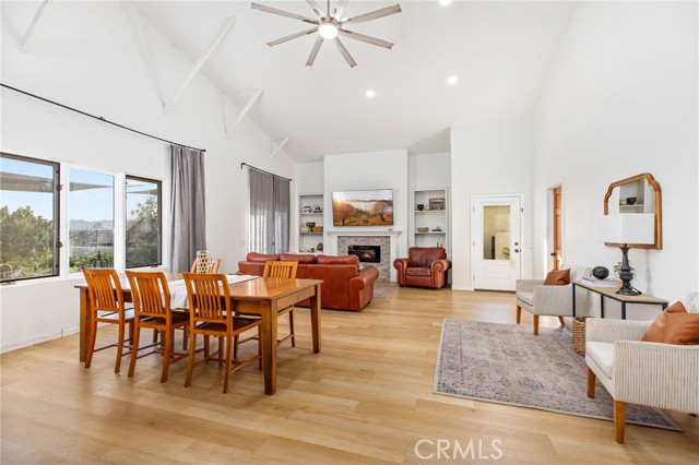 4 Golden Meadow Lane, Fallbrook CA: https://media.crmls.org/medias/b90ce97e-b4e0-4f23-aa80-4fbcc79fa62c.jpg