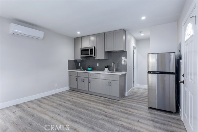 783 E Grand Avenue, Pomona CA: https://media.crmls.org/medias/b90d5806-8811-40a2-9db4-f600c73ce6e2.jpg