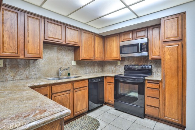 Detail Gallery Image 16 of 40 For 672 Greendale Ln, Pomona,  CA 91767 - 4 Beds | 2/1 Baths